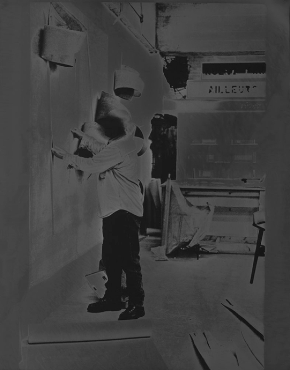 série Avant l’heure : les ateliers, F.C., rue De Sainte-Hélène, Québec, 2000, 2004. Solarisation argentique, impression au jet d'encre contrecollée sous plexiglas. Plaque d’acier. 152 x 110 cm.